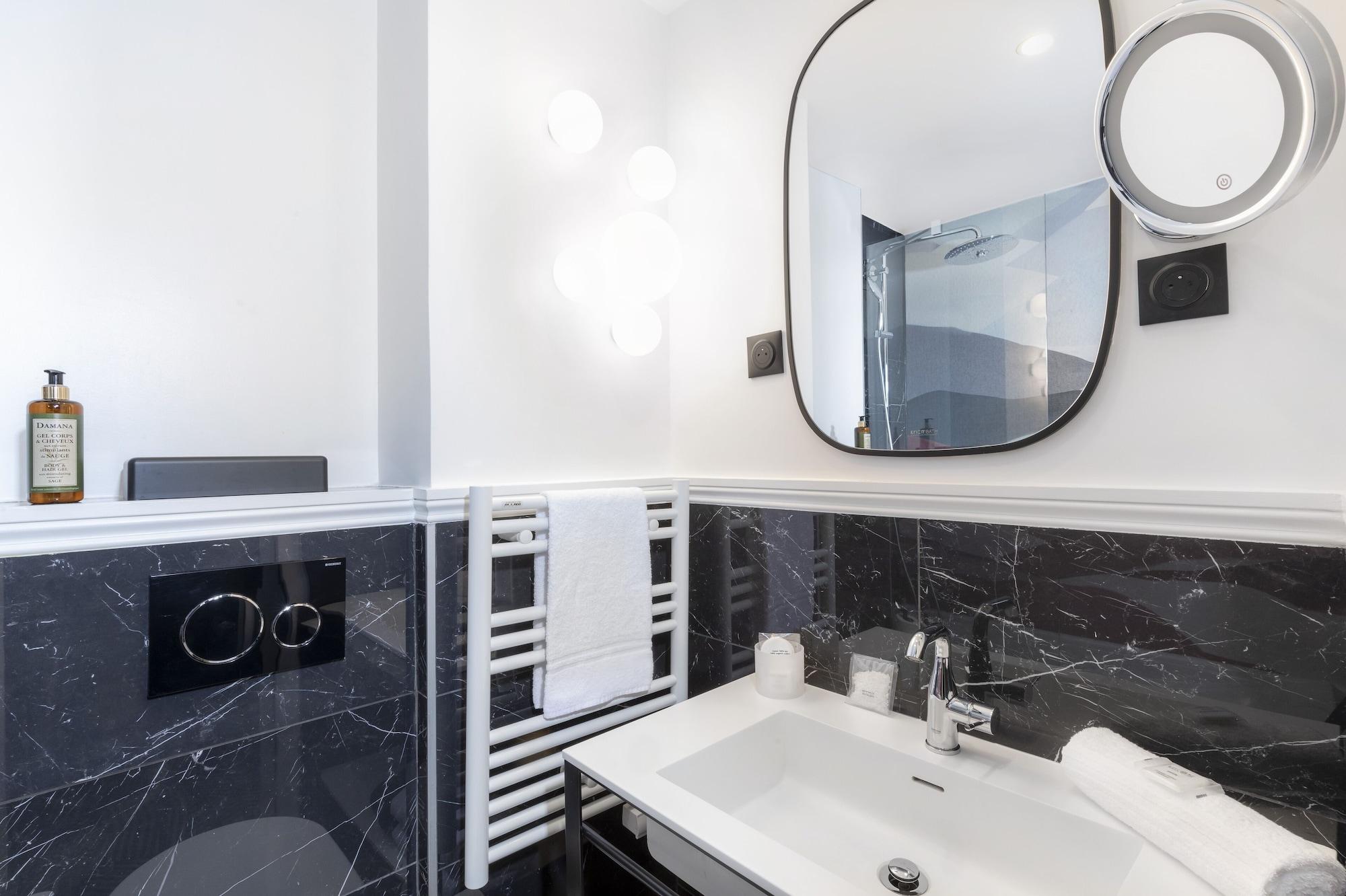 Elysa-luxembourg 3* París